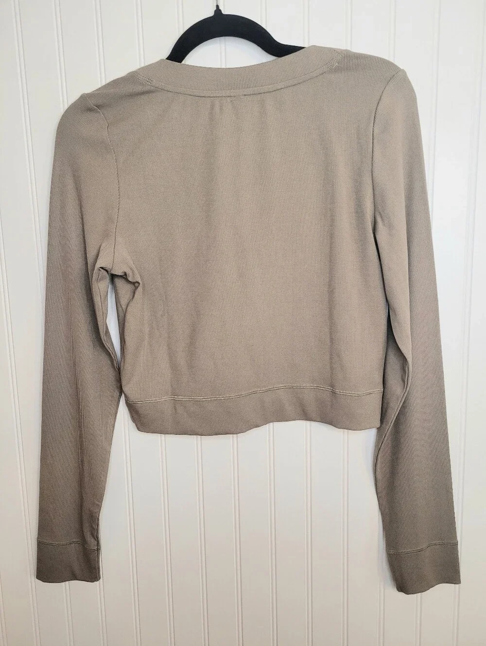 NWOT Vuori Cropped Button-Front Cardigan in Chai Taupe Size M - Picture 2 of 6